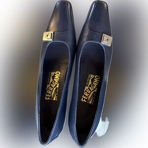 Salvatore Ferragamo Navy Blue Leather Pumps – Size 7 (3A Narrow)